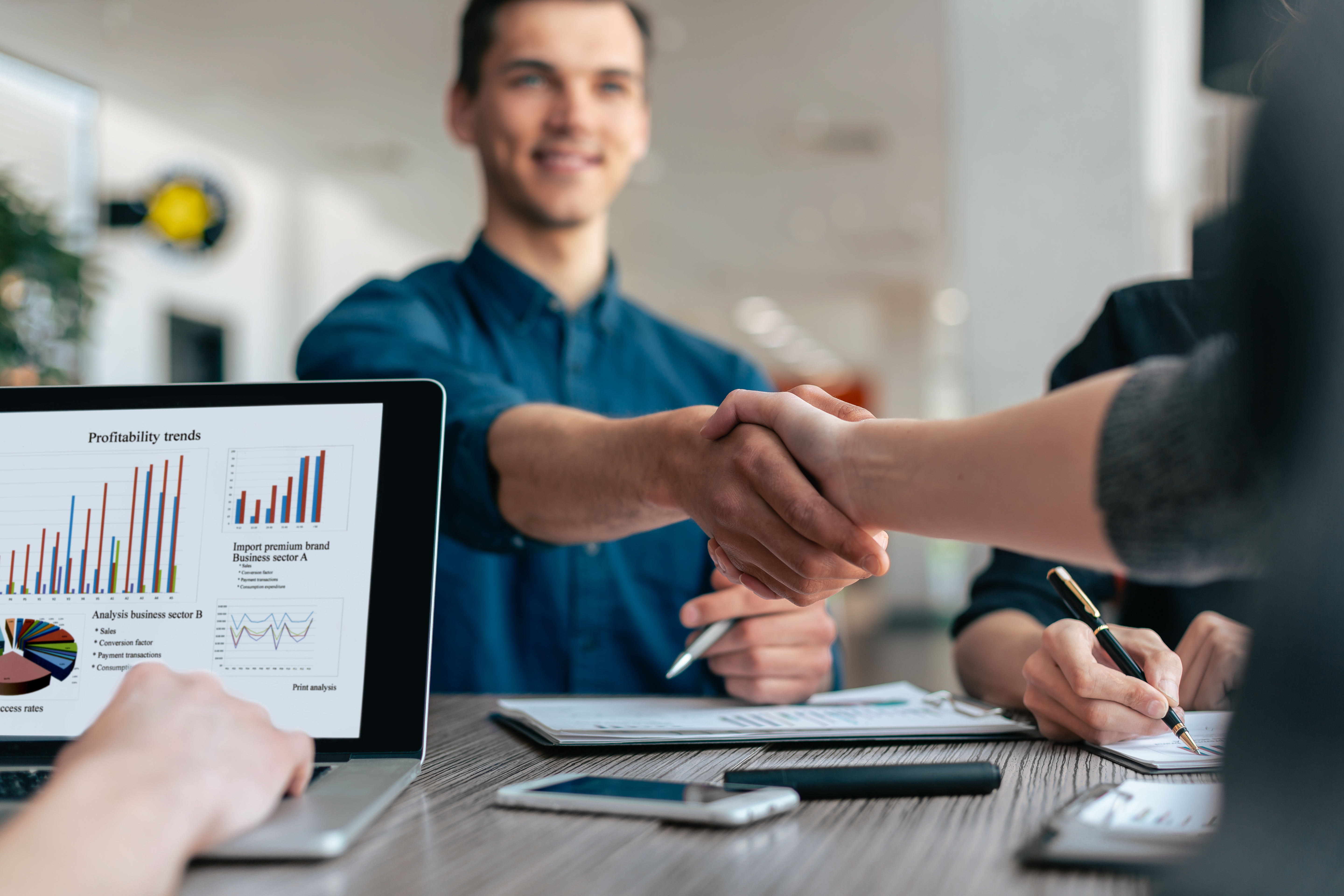 Distribuidores en reunión de negocios